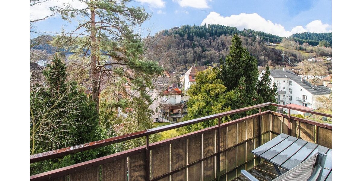 Schöne 3-Zimmer-Wohnung mit Balkon und Dachterrasse in Schramberg - Etagenwohnung Schramberg | Angebot:26130026